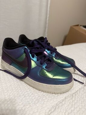 Nike Kids Iridescent Purple and Green Sneakers